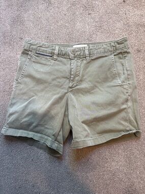 Anthropologie Relaxed Chino Olive Green Casual Shorts Beach Vacation Summer 26